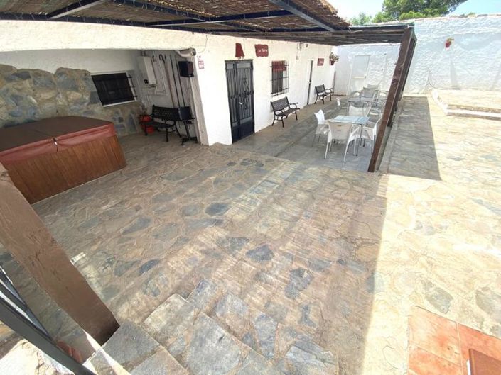 Image No.33-6 Bed Property for sale