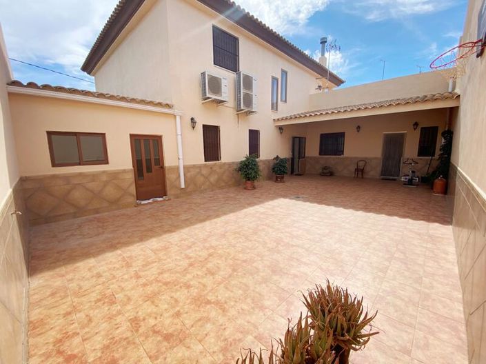 Image No.15-4 Bed Villa for sale