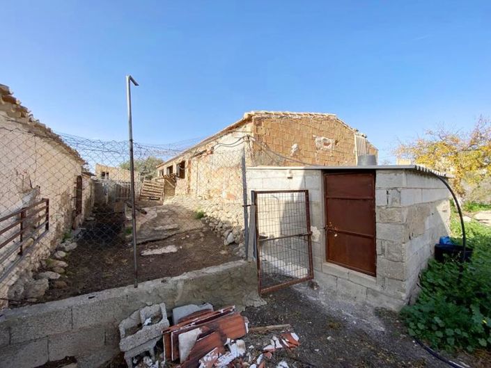 Image No.37-4 Bed Property for sale