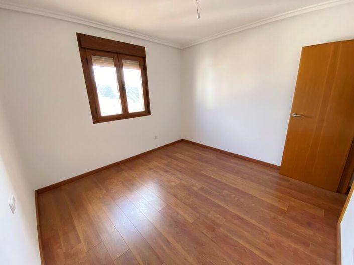 Image No.15-4 Bed Apartment for sale