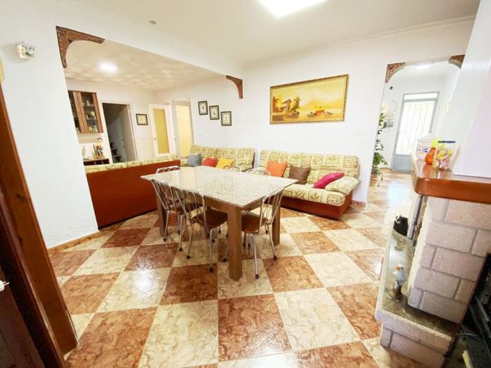 Image No.10-5 Bed Property for sale