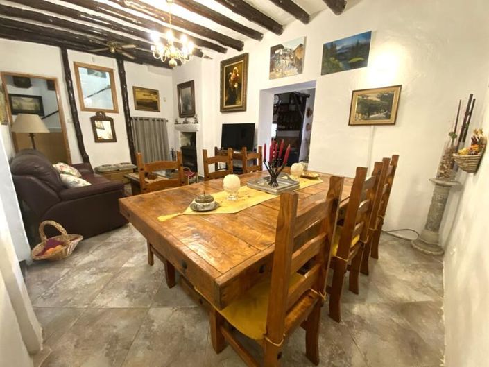 Image No.12-6 Bed Property for sale