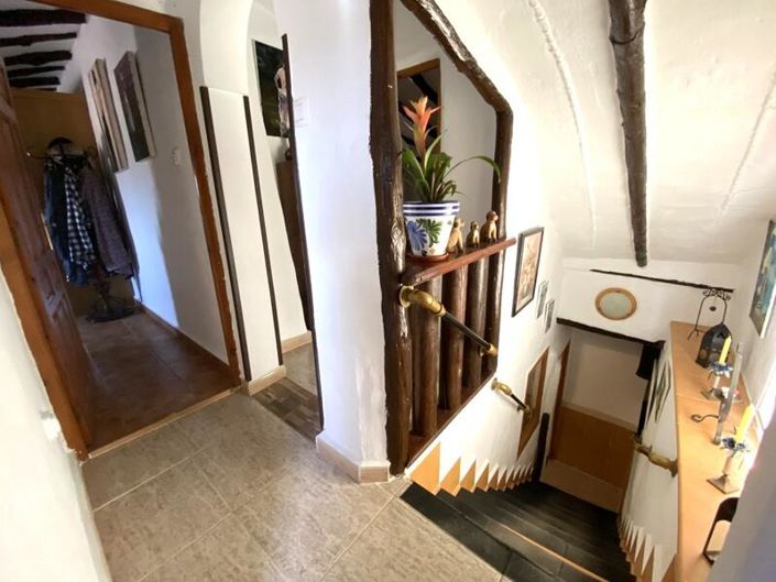 Image No.14-6 Bed Property for sale