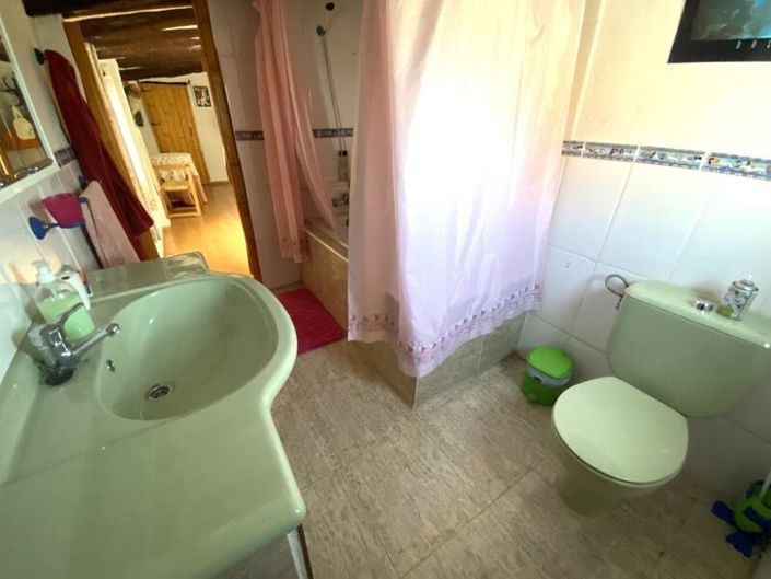 Image No.23-6 Bed Property for sale