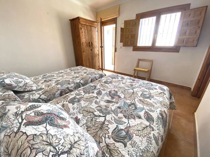 Image No.33-6 Bed Property for sale