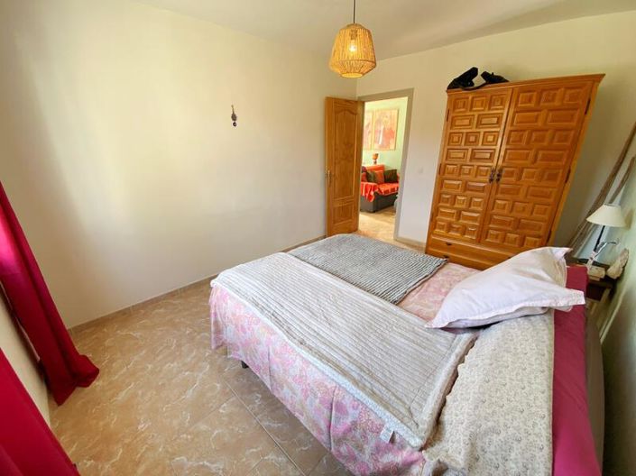 Image No.10-2 Bed Property for sale