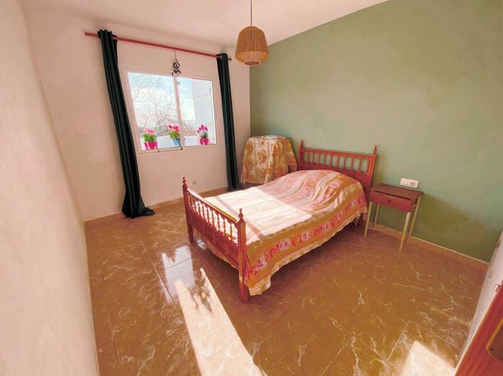 Image No.13-2 Bed Property for sale