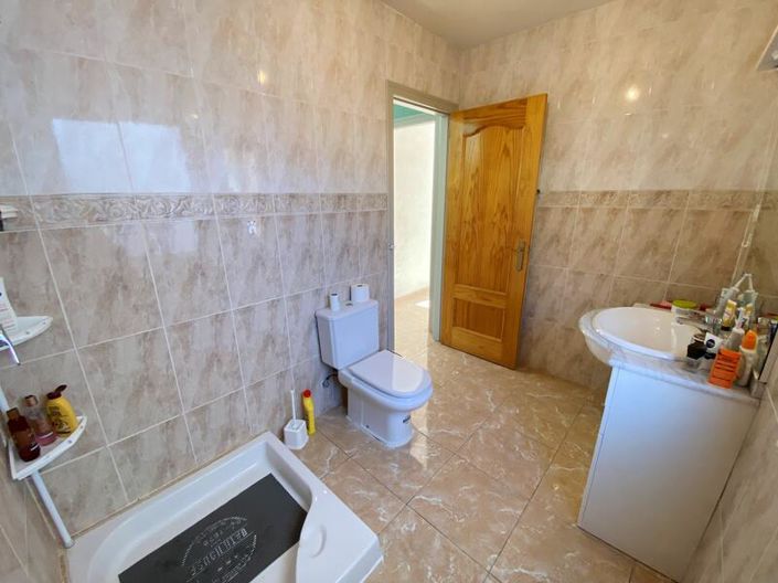 Image No.16-2 Bed Property for sale