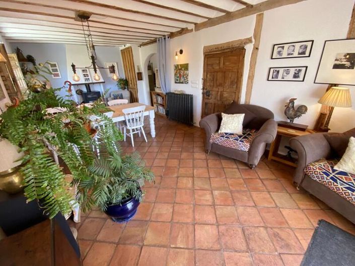 Image No.15-7 Bed Property for sale