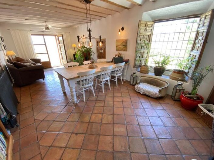 Image No.16-7 Bed Property for sale