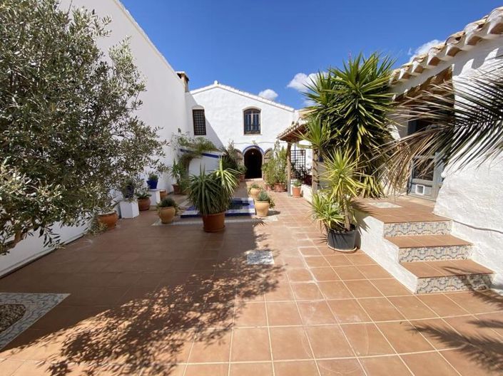 Image No.7-7 Bed Property for sale