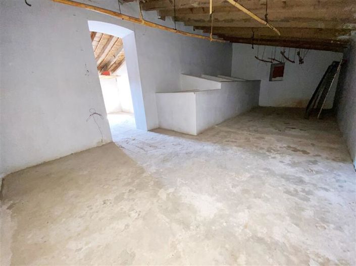 Image No.18-3 Bed Property for sale