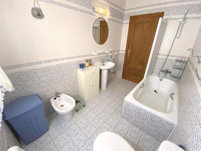 Image No.18-3 Bed Villa for sale