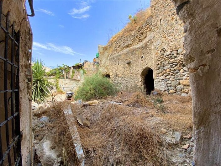 Image No.17-5 Bed Property for sale