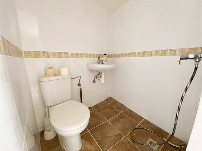 Image No.36-5 Bed Property for sale