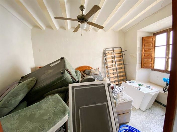 Image No.9-5 Bed Property for sale