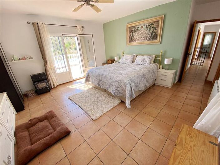 Image No.21-4 Bed Villa for sale