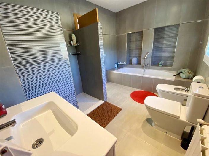 Image No.14-3 Bed Villa for sale