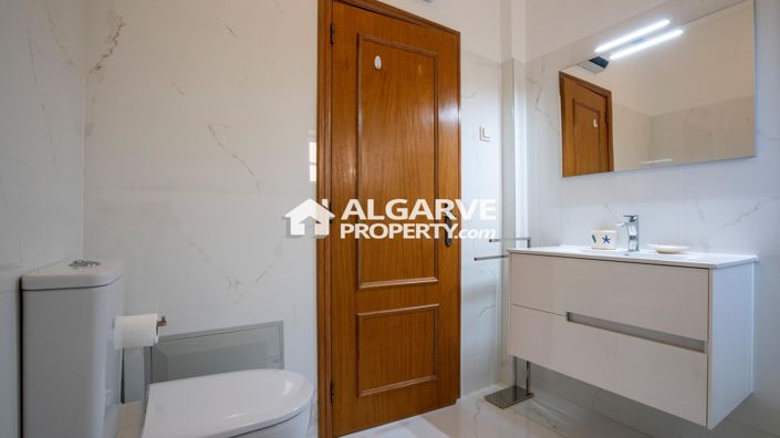 Image No.17-3 Bed Apartment for sale