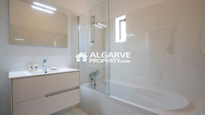 Image No.18-3 Bed Apartment for sale