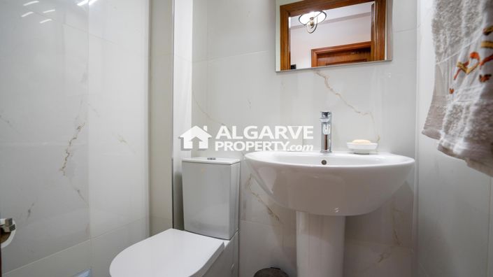 Image No.20-3 Bed Apartment for sale