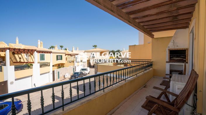 Image No.21-3 Bed Apartment for sale