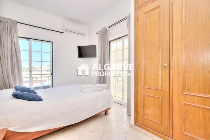 Image No.25-3 Bed Apartment for sale