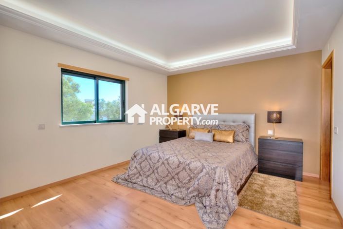 Image No.21-Jumelé de 4 chambres à vendre à Olhão