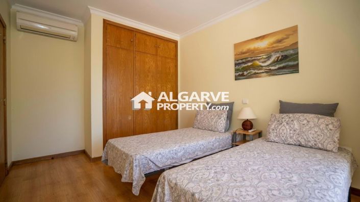 Image No.11-Jumelé de 4 chambres à vendre à Vilamoura