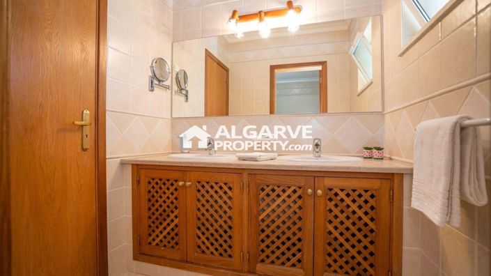 Image No.14-Jumelé de 4 chambres à vendre à Vilamoura