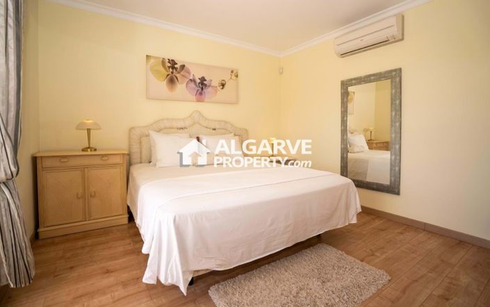 Image No.8-Jumelé de 4 chambres à vendre à Vilamoura