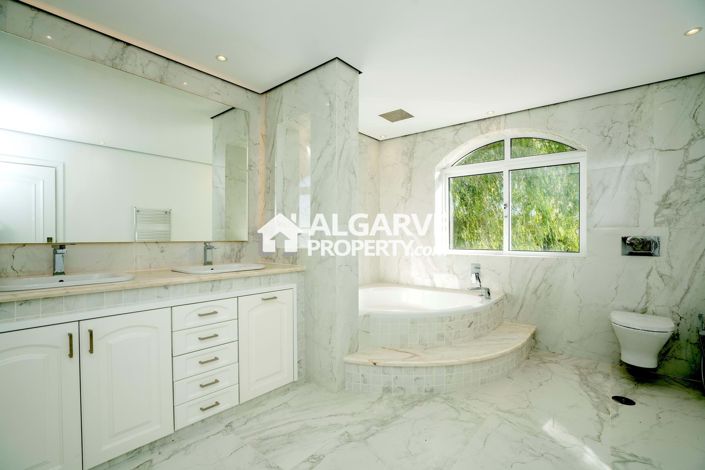 Image No.9-6 Bed Villa for sale