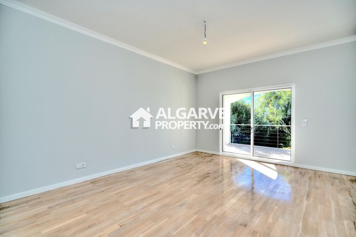 Image No.10-6 Bed Villa for sale