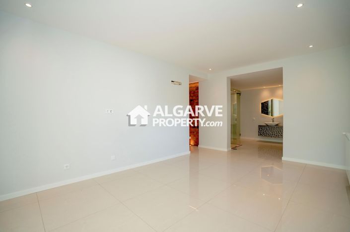 Image No.20-6 Bed Villa for sale