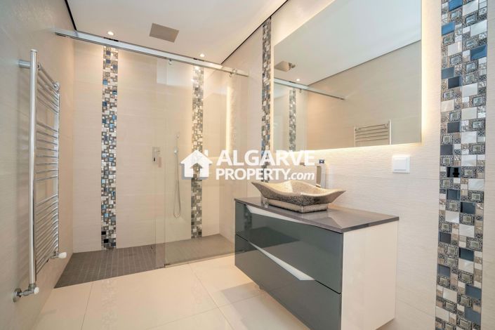 Image No.25-6 Bed Villa for sale