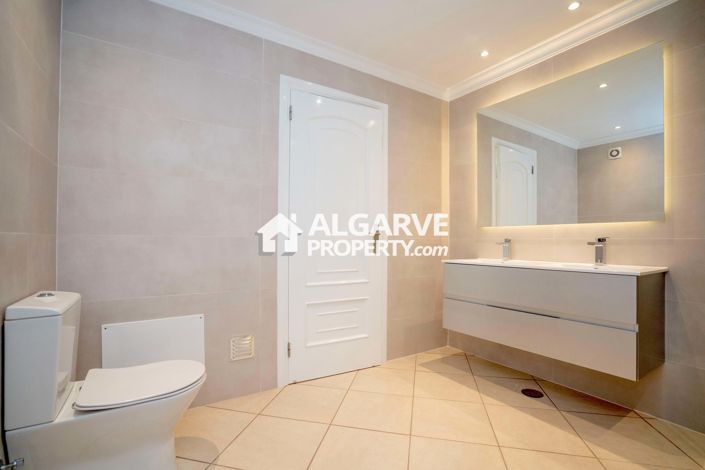 Image No.41-6 Bed Villa for sale