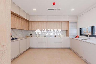 3-12155-78d1f4f8b6655591b02d22fabb36a692d73cc