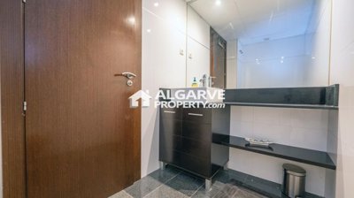 3-12032-78d1f4f8b6655591b02d22fabb36a692d73cc