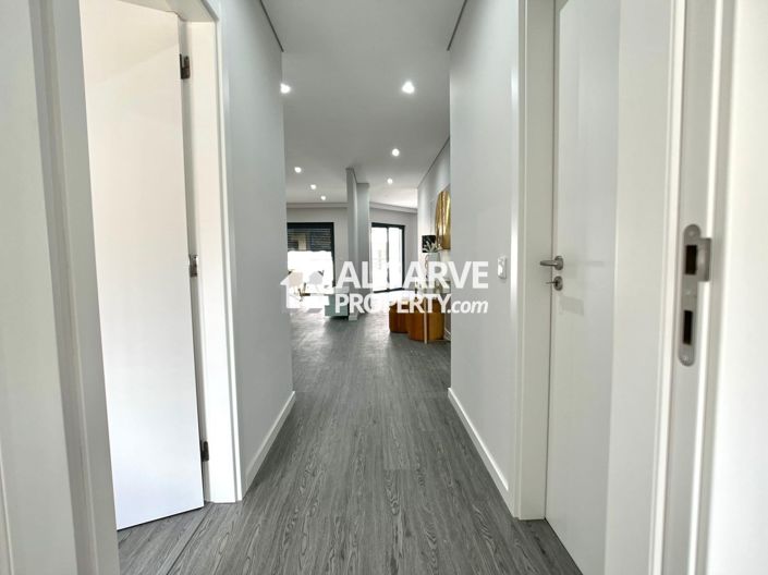 Image No.24-3 Bed Apartment for sale