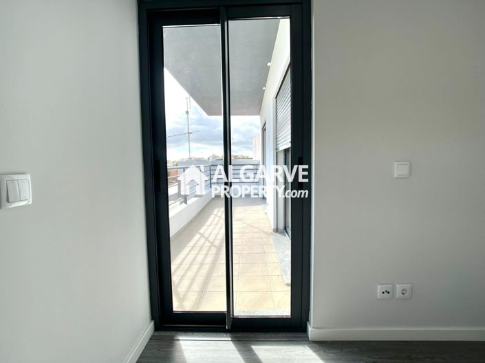 Image No.27-3 Bed Apartment for sale