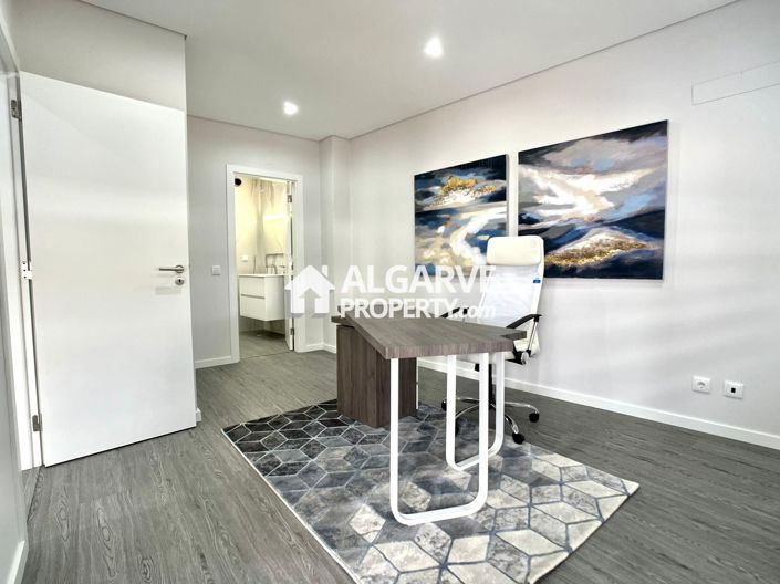 Image No.37-3 Bed Apartment for sale