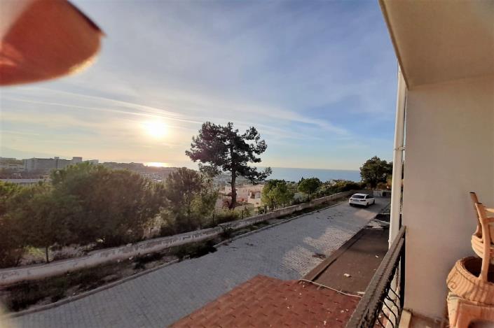 Image No.8-3 Bed House for sale