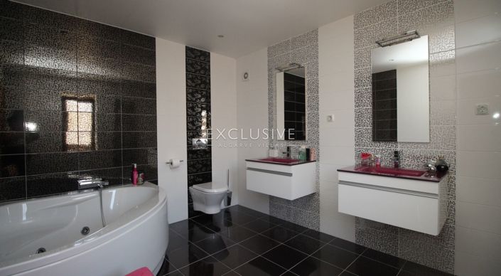 Image No.18-Villa de 4 chambres à vendre à Lagos