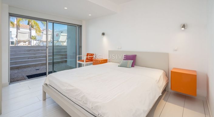 Image No.10-6 Bed Villa for sale