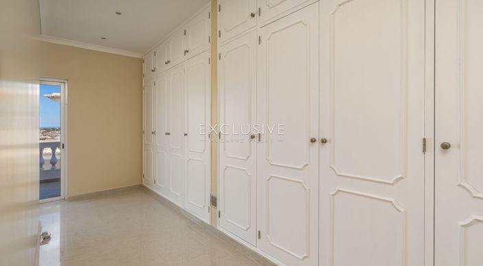 Image No.10-3 Bed Villa for sale