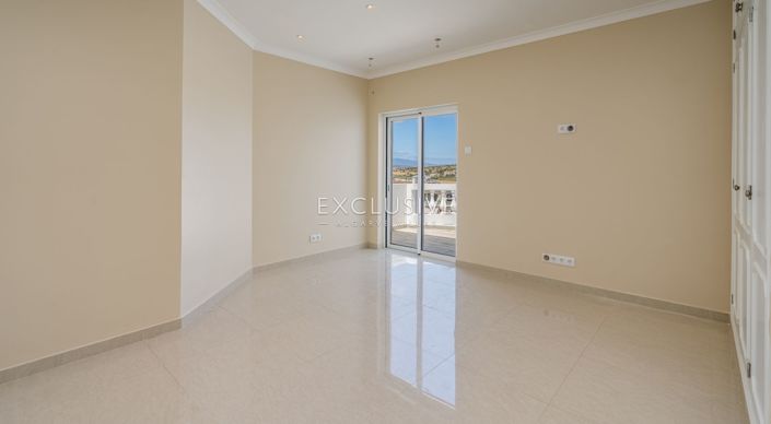 Image No.15-3 Bed Villa for sale