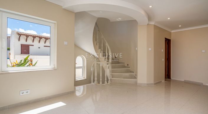 Image No.8-3 Bed Villa for sale