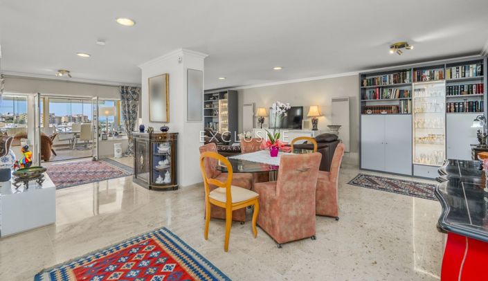 Image No.2-Appartement de 4 chambres à vendre à Lagos