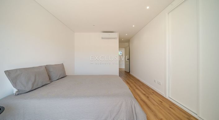 Image No.40-2 Bed Villa for sale