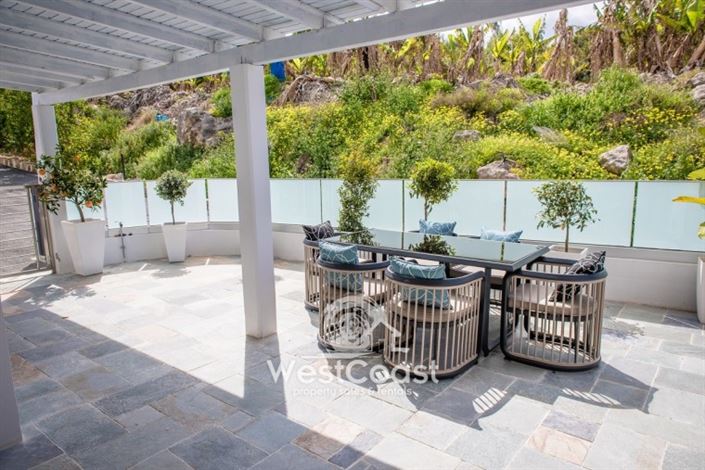 Image No.3-Commercial de 30 chambres à vendre à Kissonerga